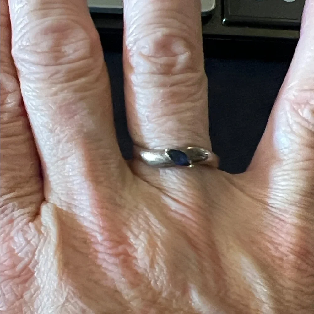 925 Sterling Silver stamped inside